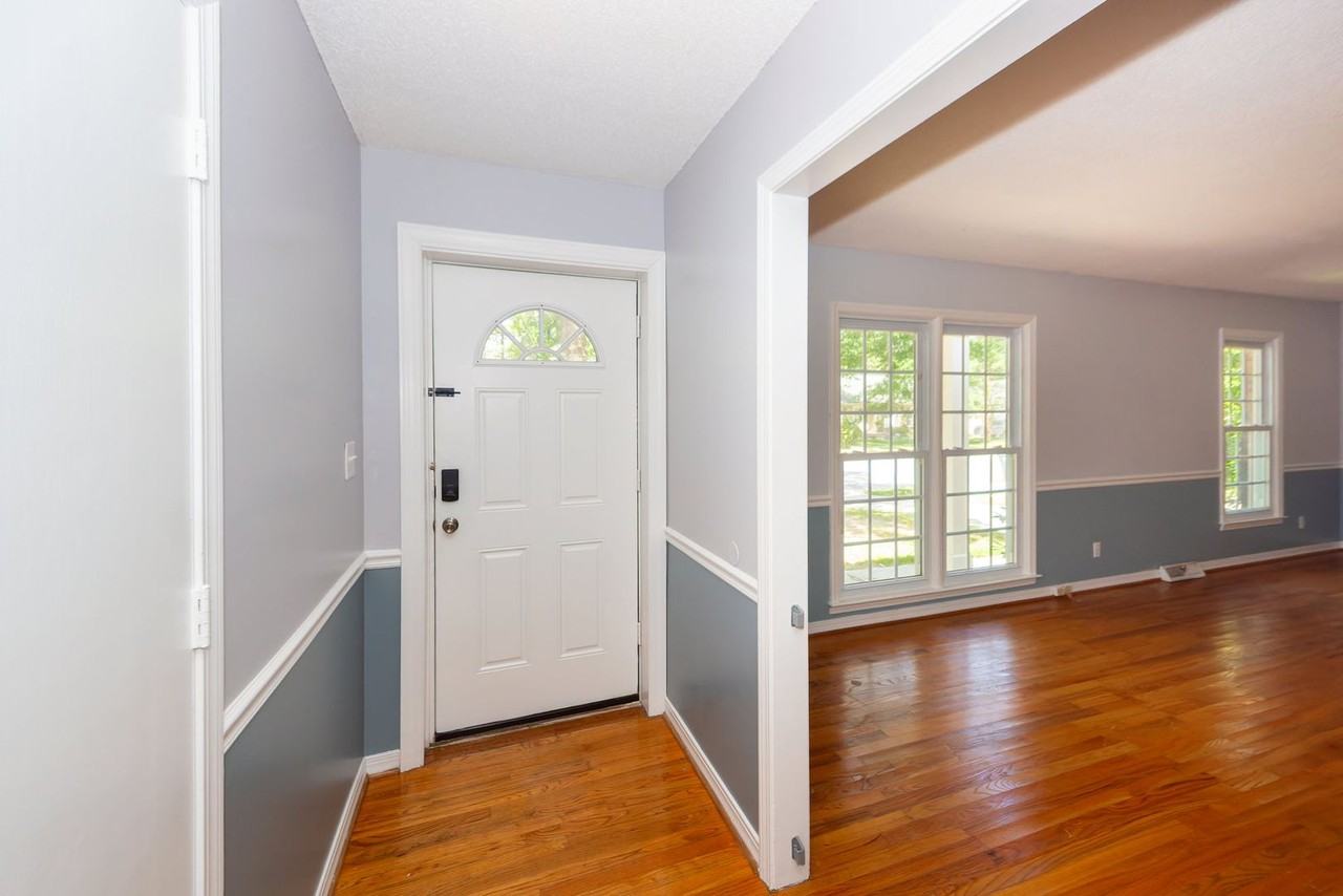 109 Runnymede Ln - Photo 4 of 49