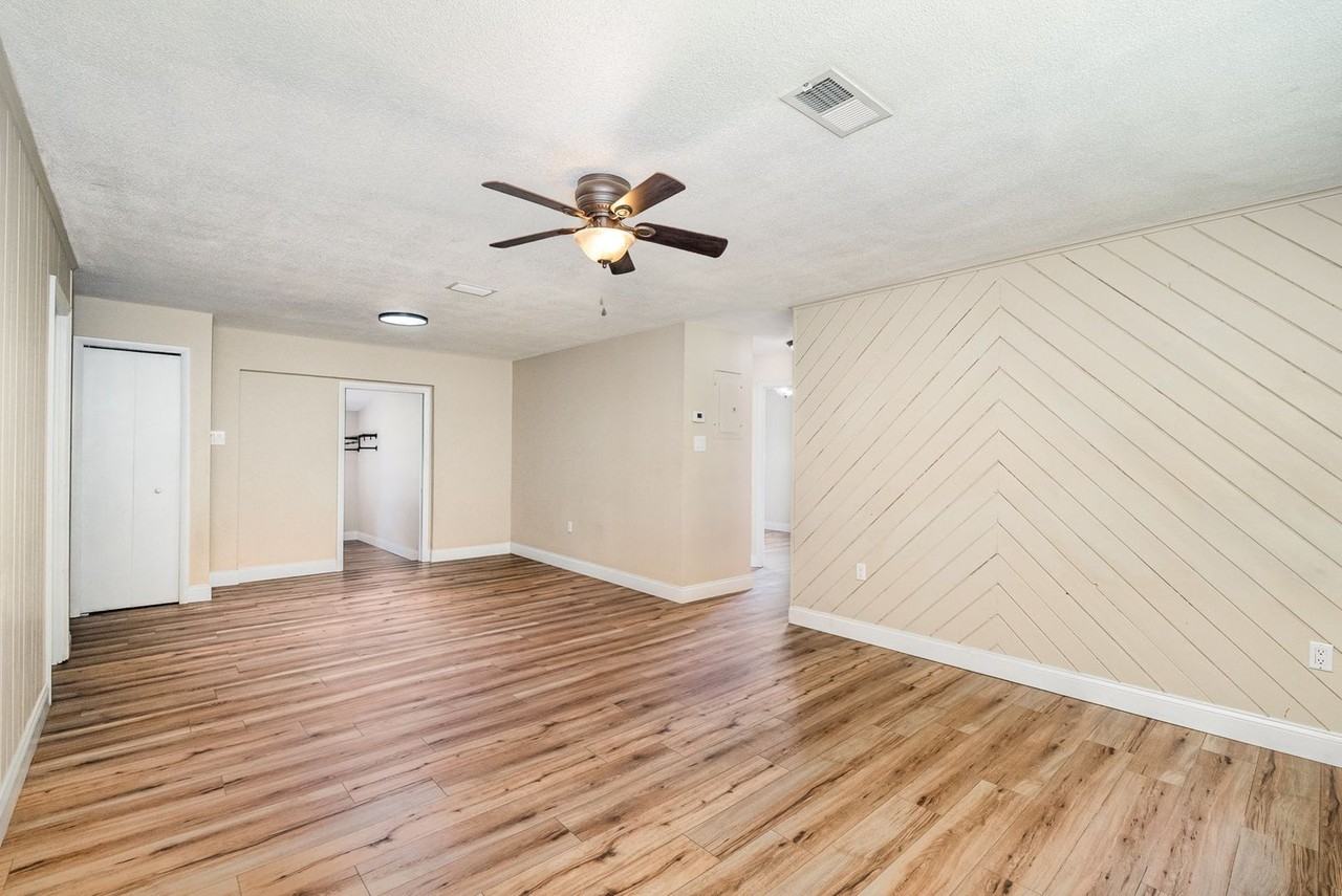 1895 Sugar Ln - Photo 2 of 15