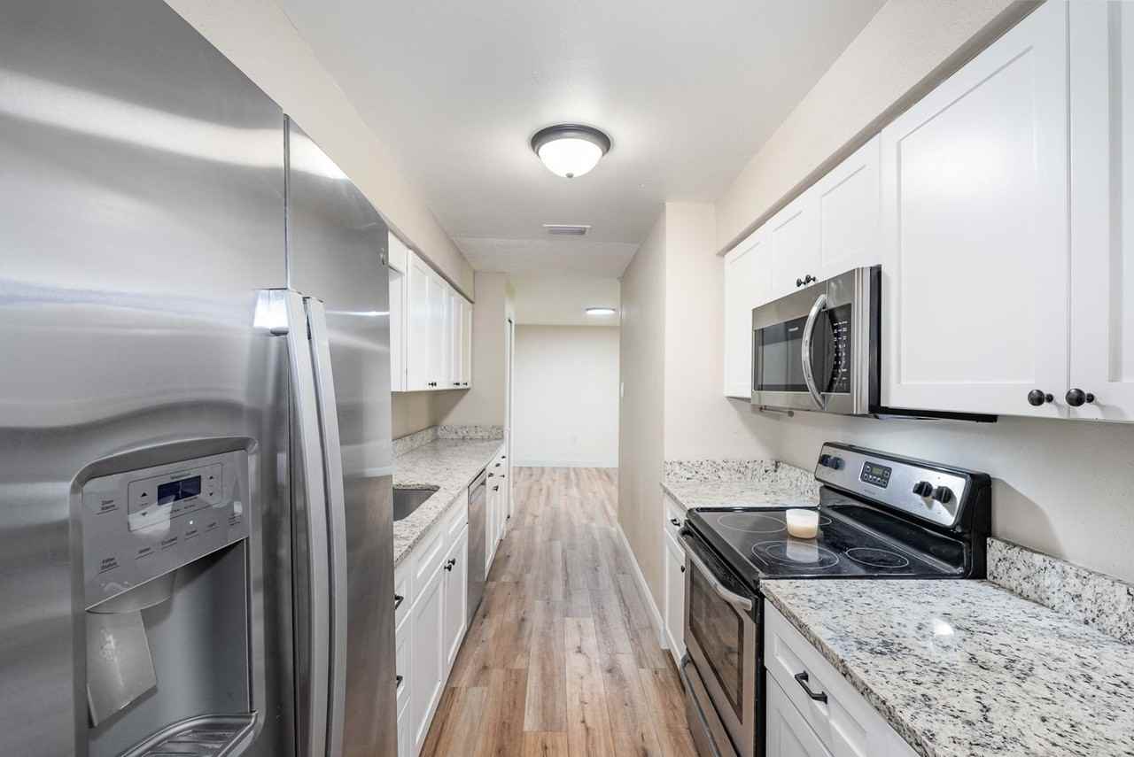 1895 Sugar Ln - Photo 3 of 15