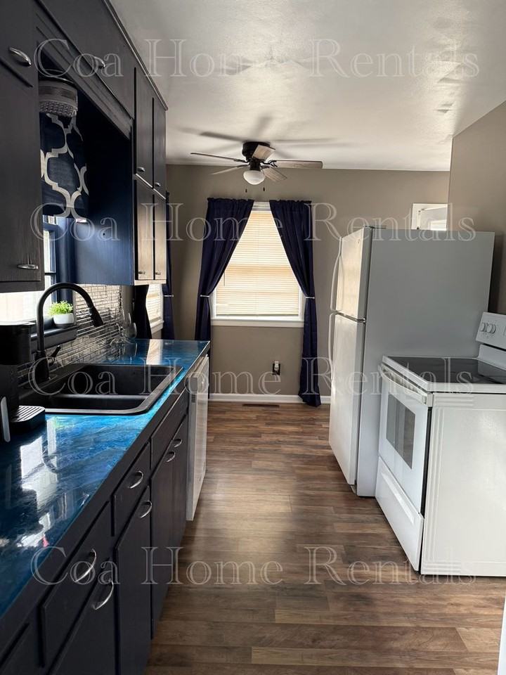 535 S Derby Ave - Photo 6 of 12