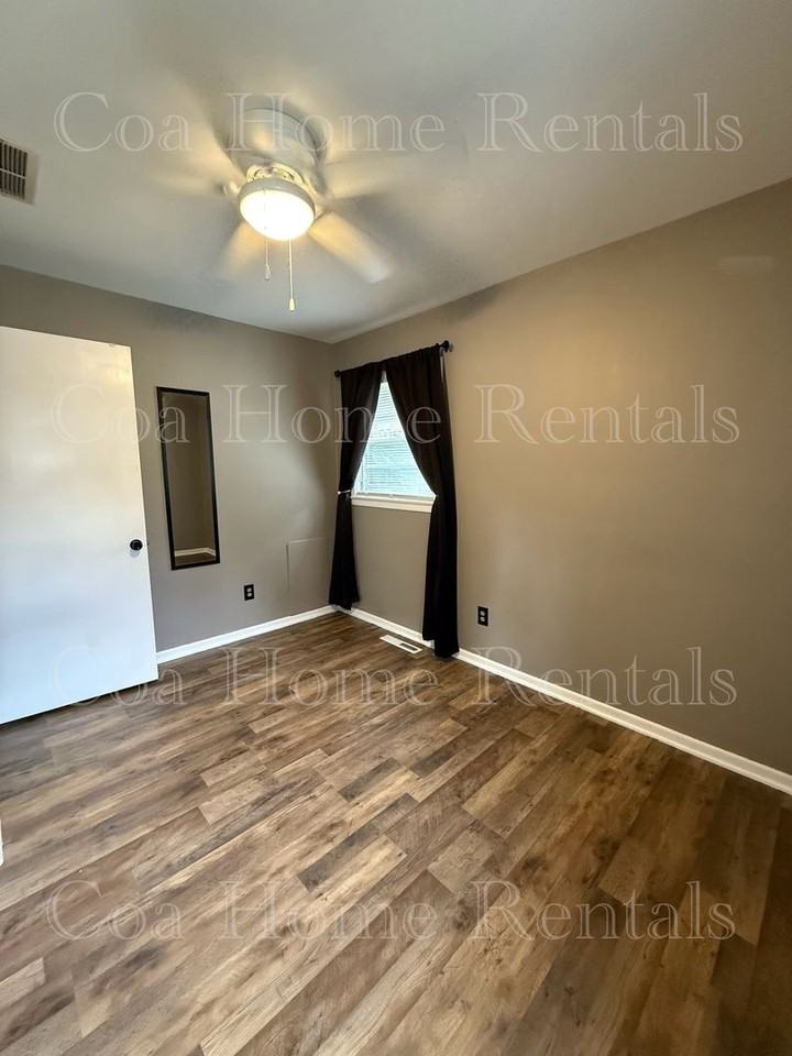 535 S Derby Ave - Photo 7 of 12
