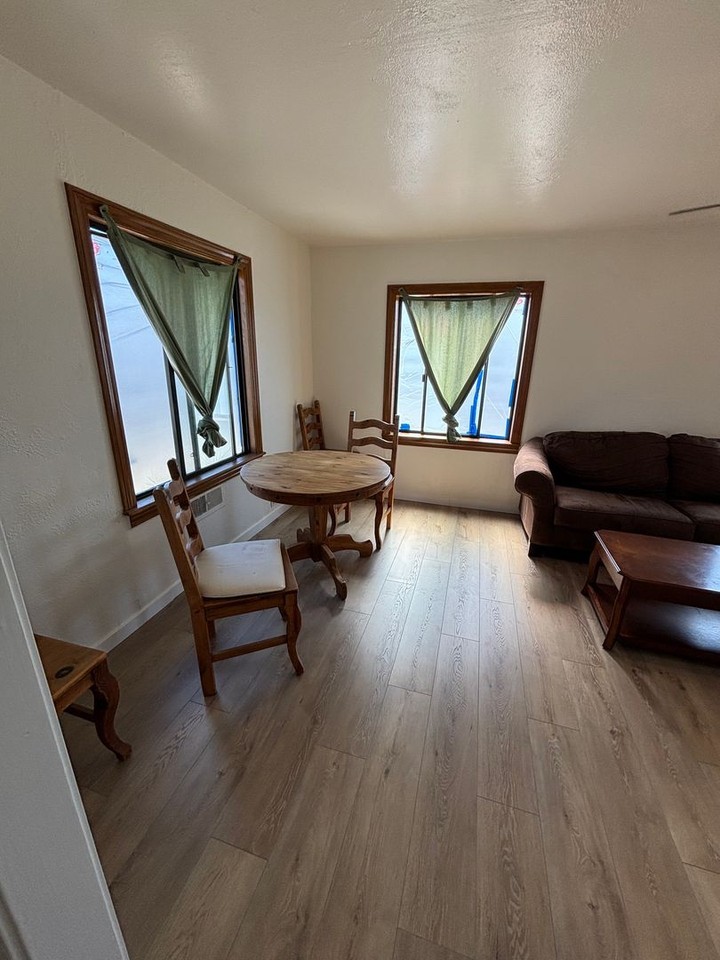 1196 Waring St - Photo 4 of 11