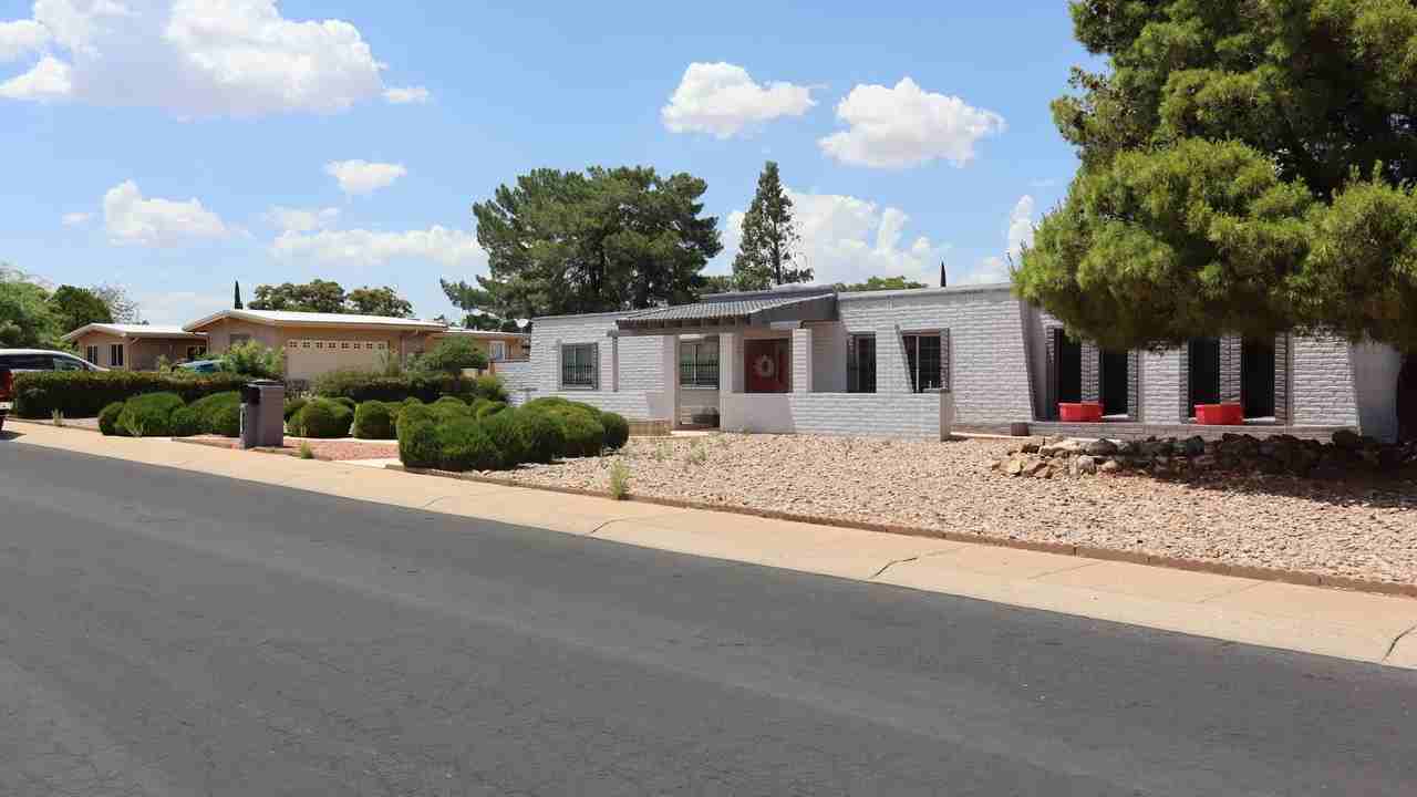 2101 East Elmwood Lane - Photo 3 of 23