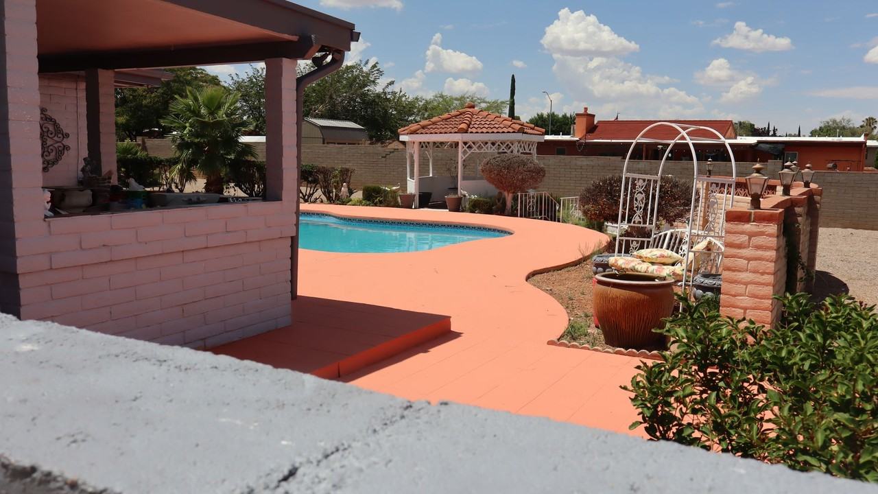 2101 East Elmwood Lane - Photo 4 of 23