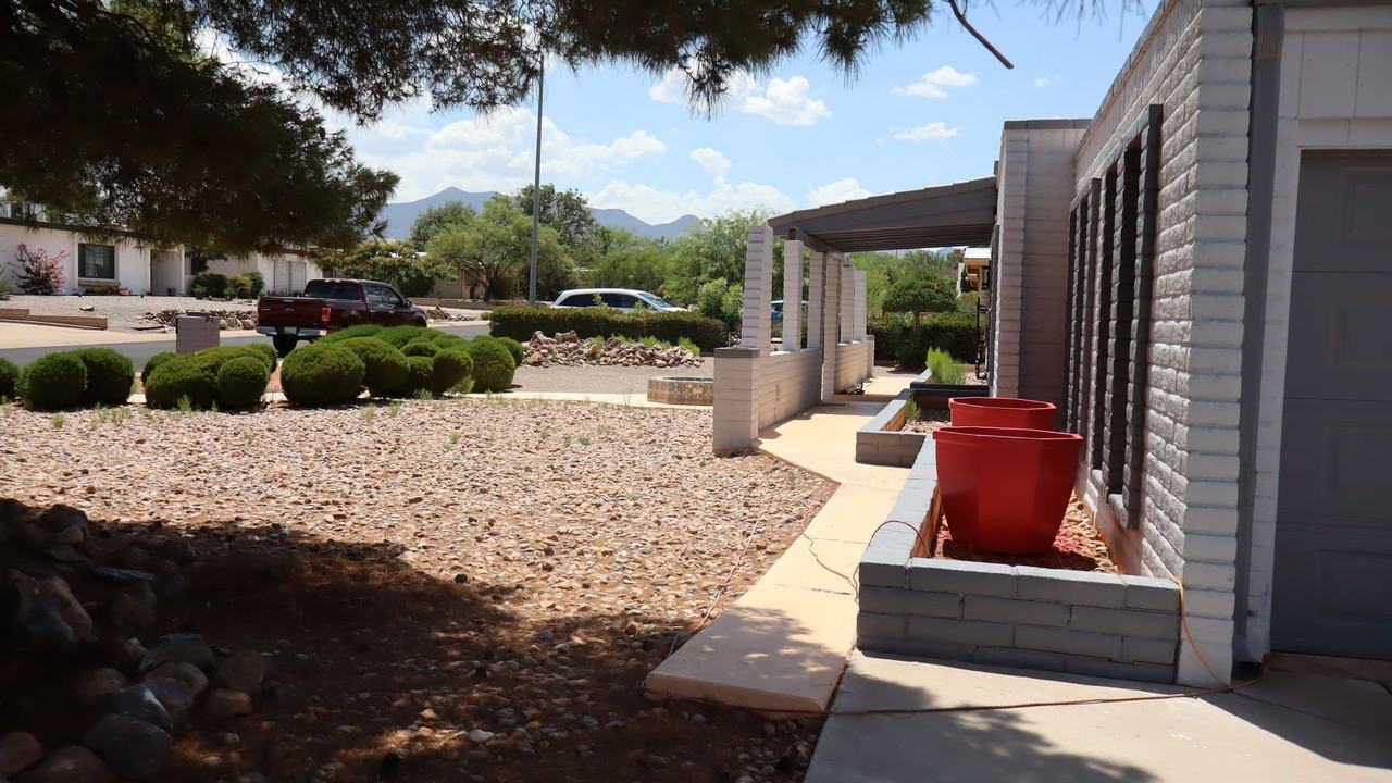 2101 East Elmwood Lane - Photo 5 of 23