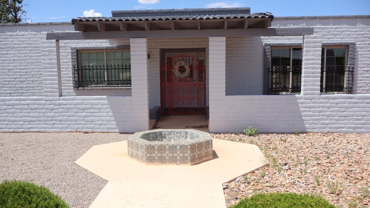 2101 East Elmwood Lane - Photo 6 of 23