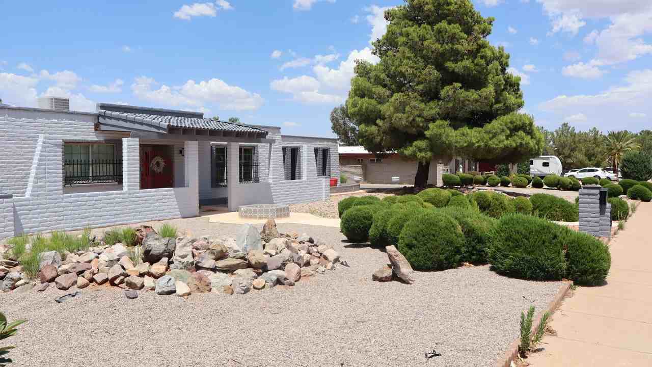 2101 East Elmwood Lane - Photo 7 of 23