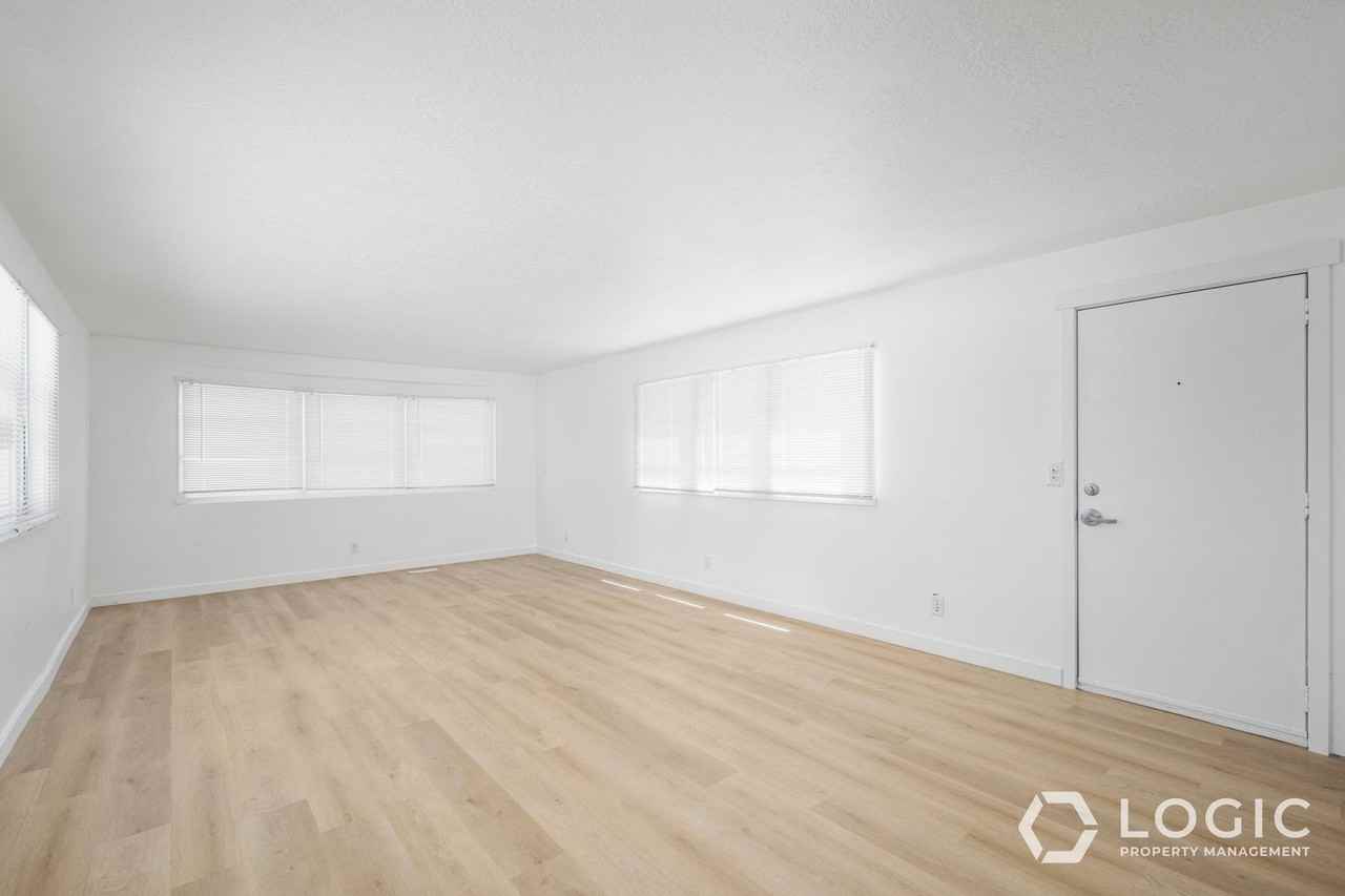 3921 W Gentry Ln - Photo 3 of 16