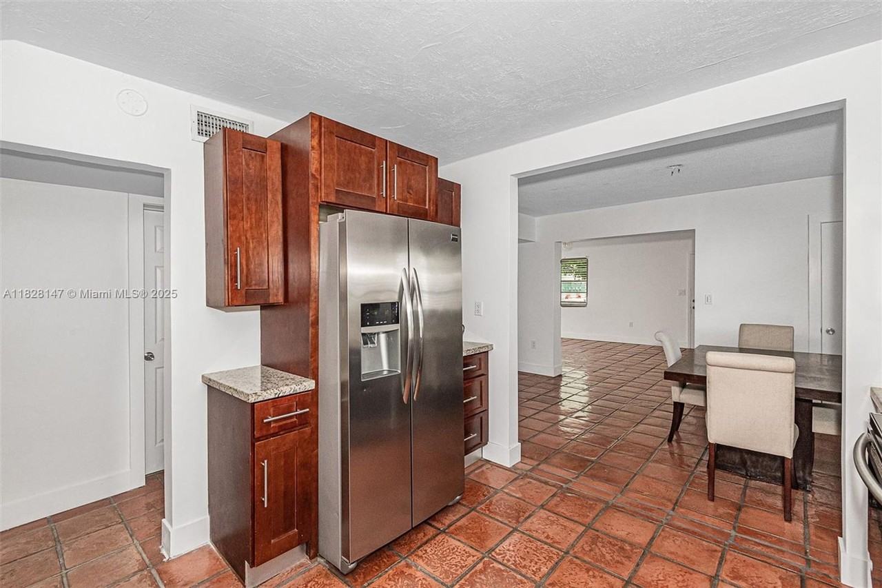 309 Bird Rd - Photo 2 of 22