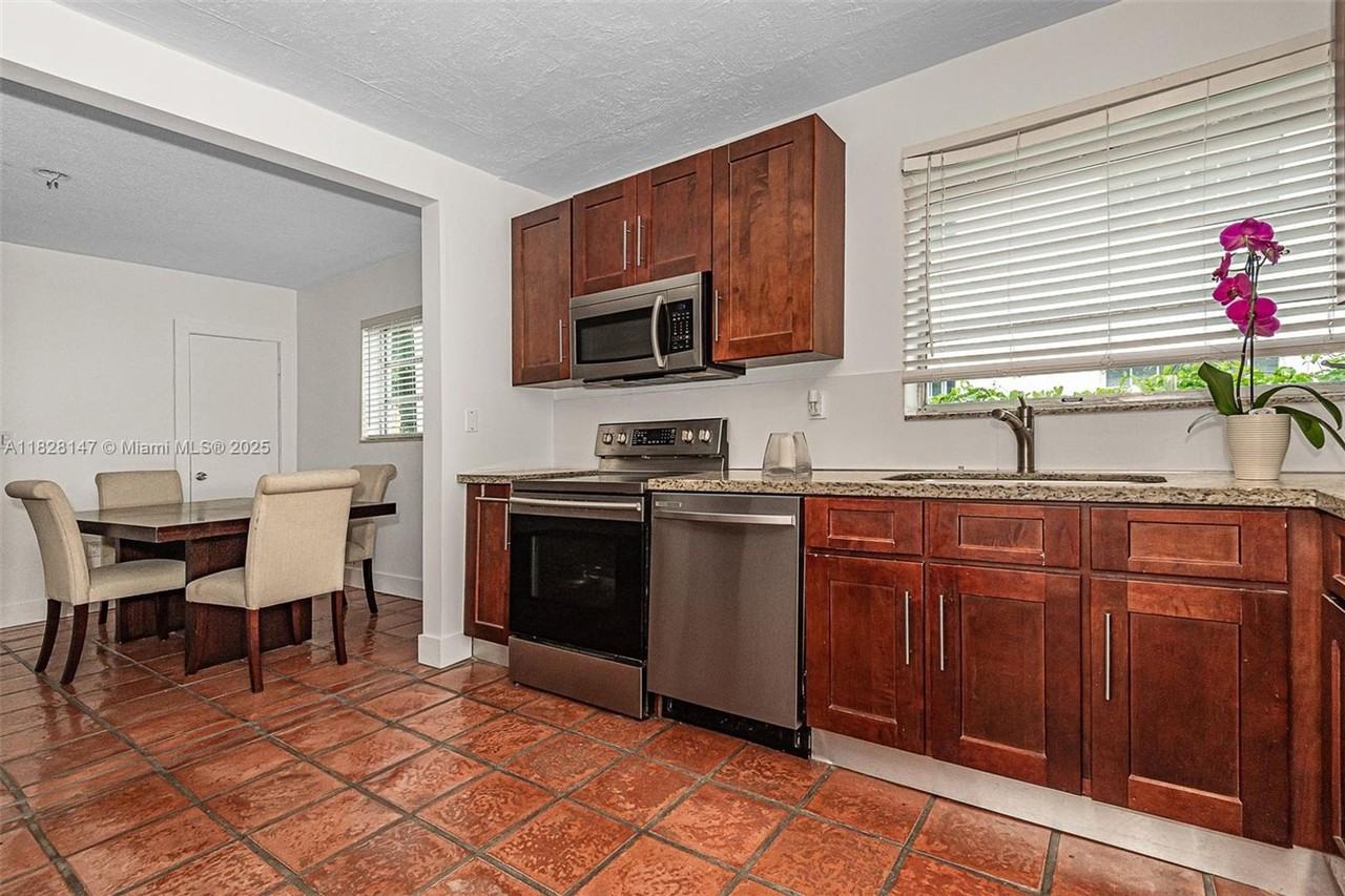 309 Bird Rd - Photo 3 of 22