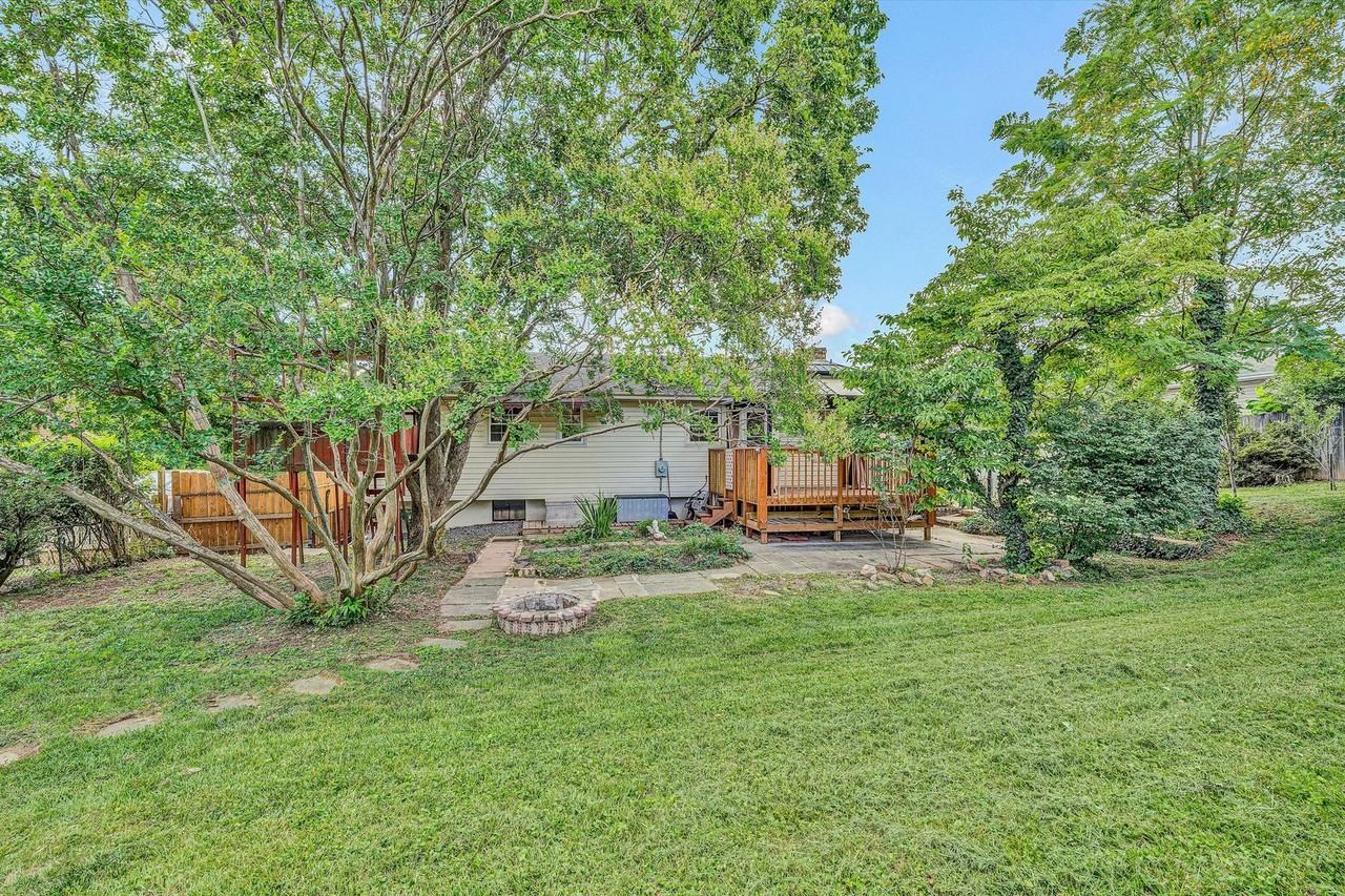 3425 Greencliff Rd - Photo 3 of 19