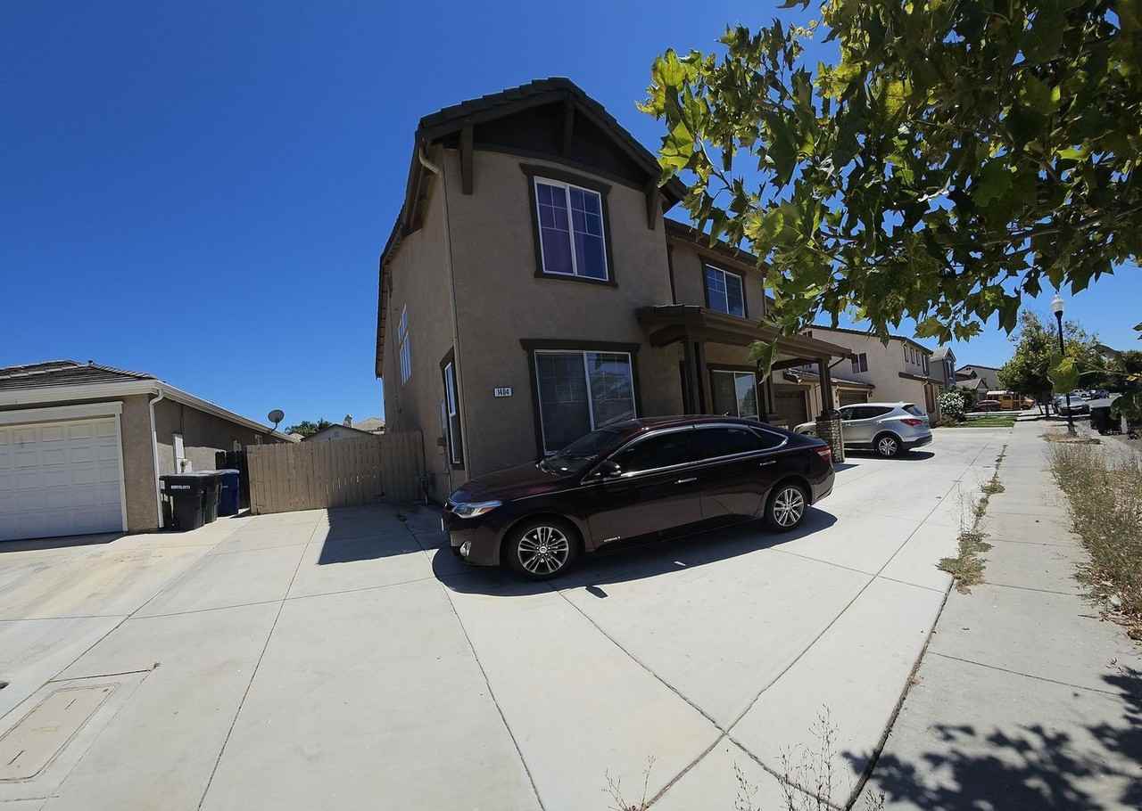 1404 Henley Pkwy - Photo 3 of 28