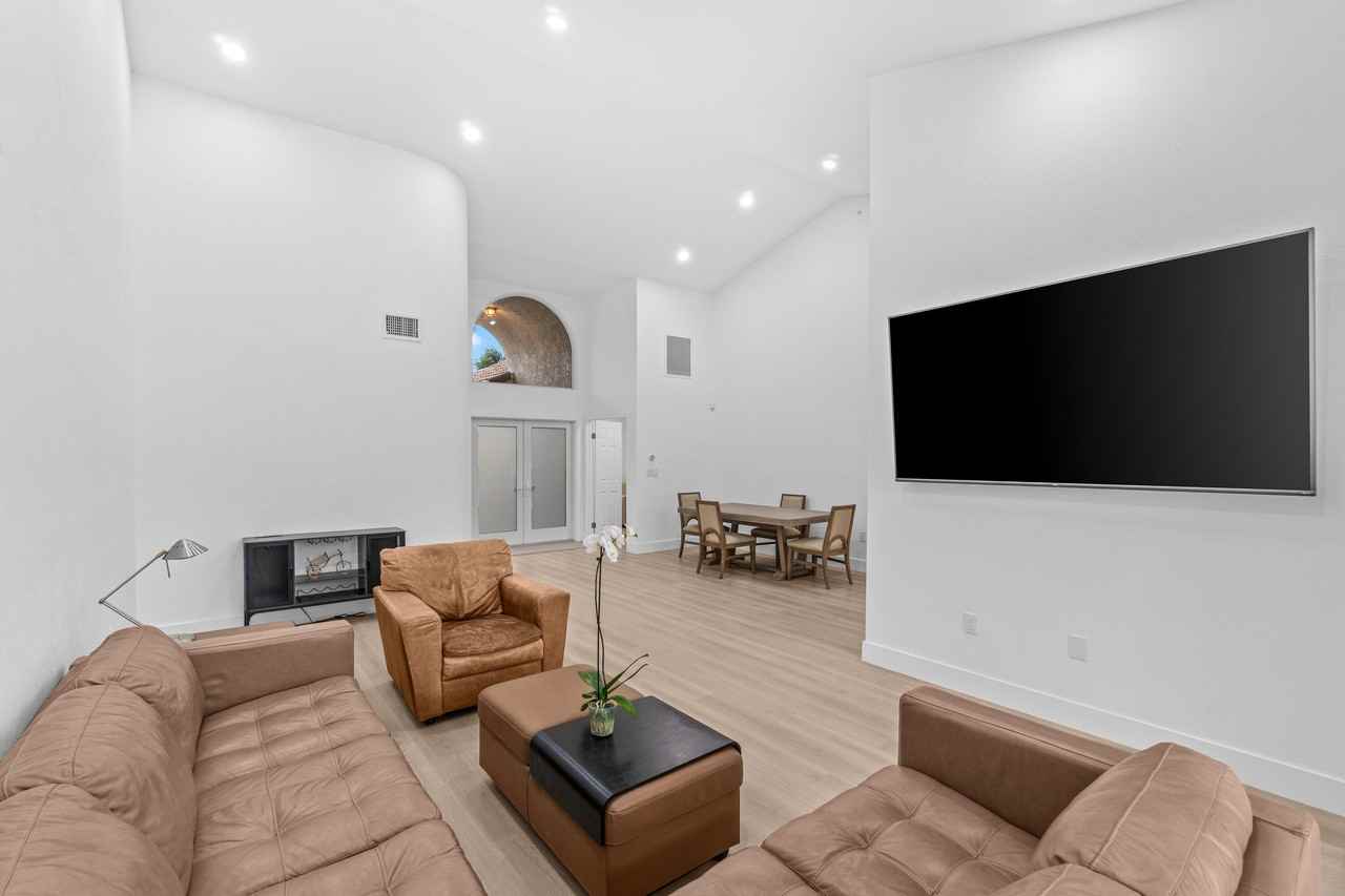 5097 Windsor Parke Dr - Photo 4 of 30