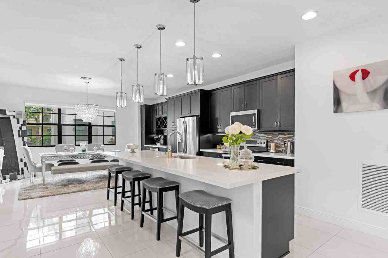 614 Windward Cir S - Photo 3 of 33