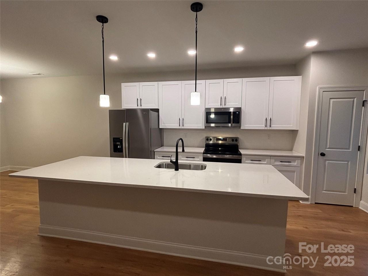 4811 Victoria Avenue - Photo 3 of 12