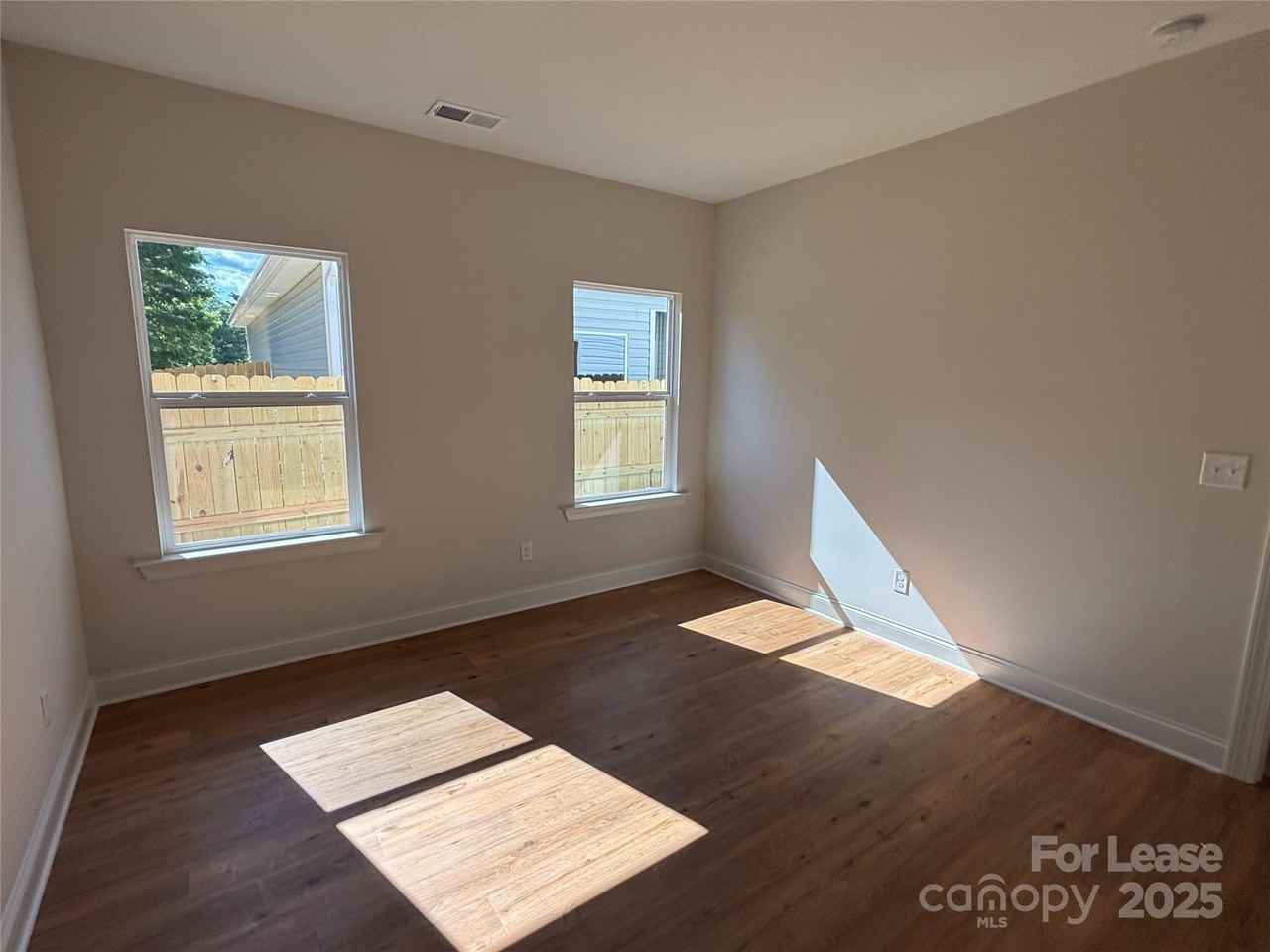 4811 Victoria Avenue - Photo 5 of 12