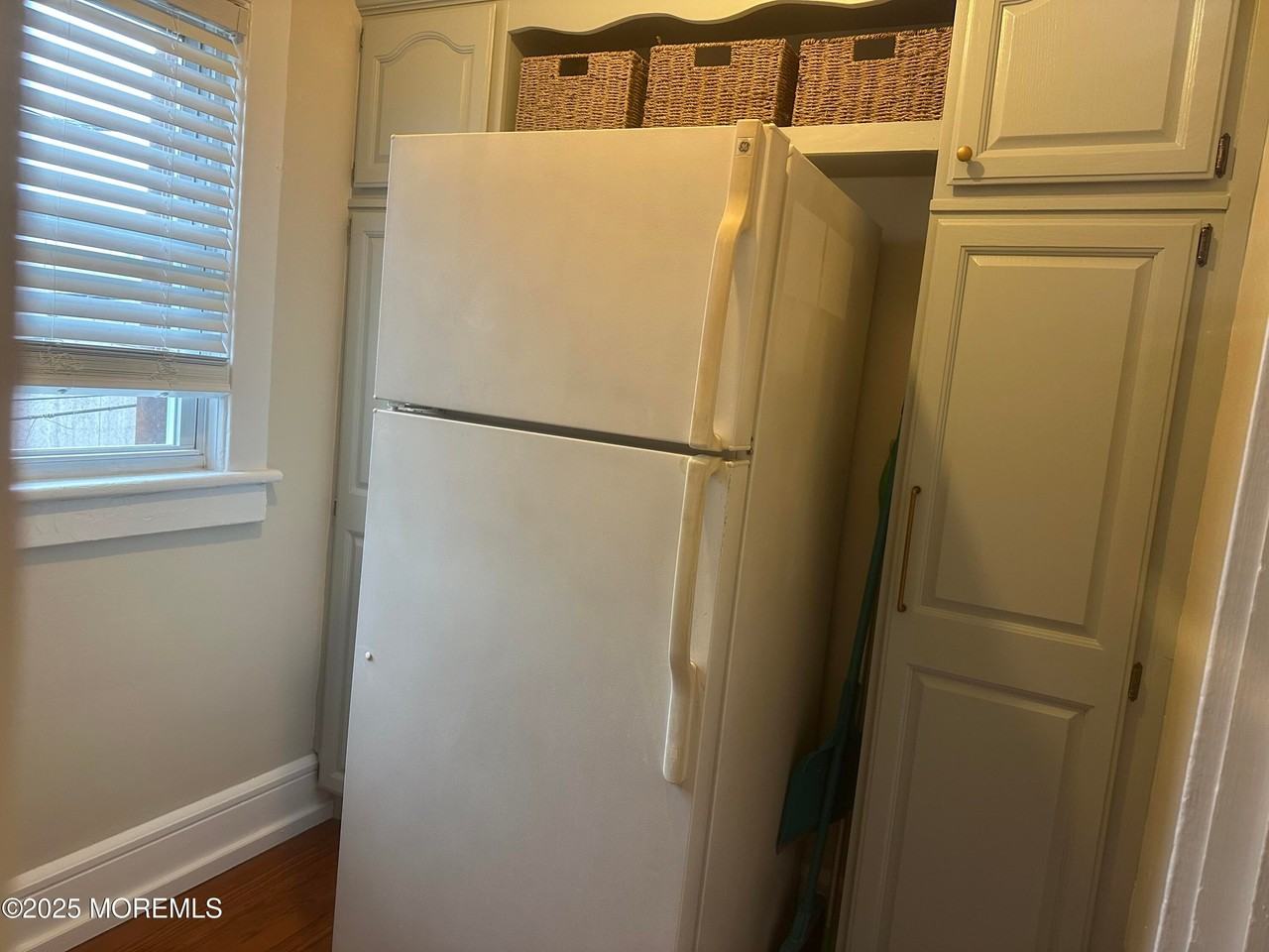 312 1/2 Elberon Ave - Photo 7 of 13