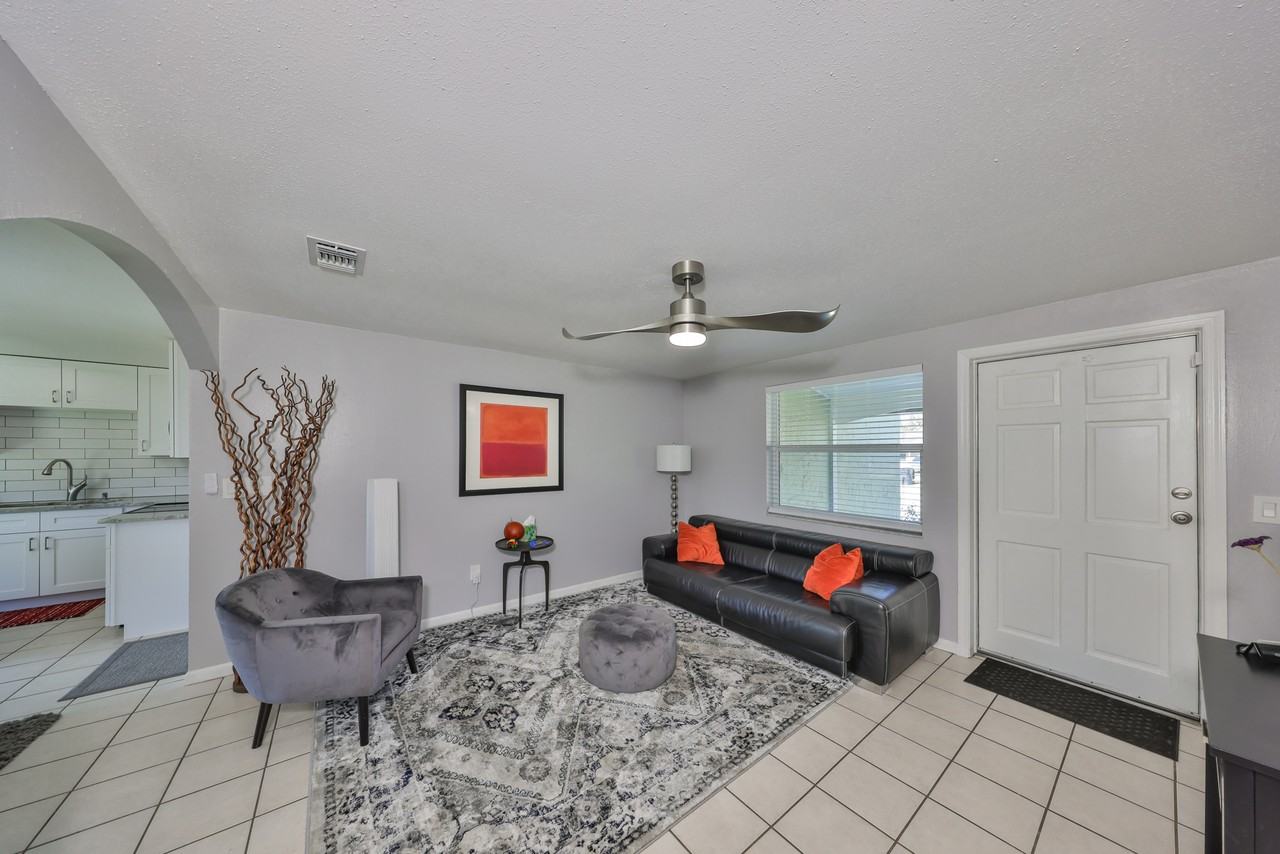 6025 Florida Cir S - Photo 4 of 30