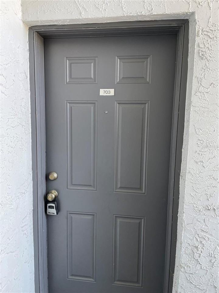 1000 Semoran Boulevard - Photo 3 of 21