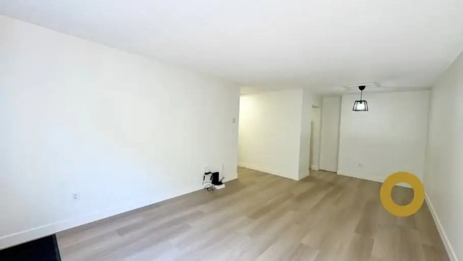 10662 151a St - Photo 3 of 10