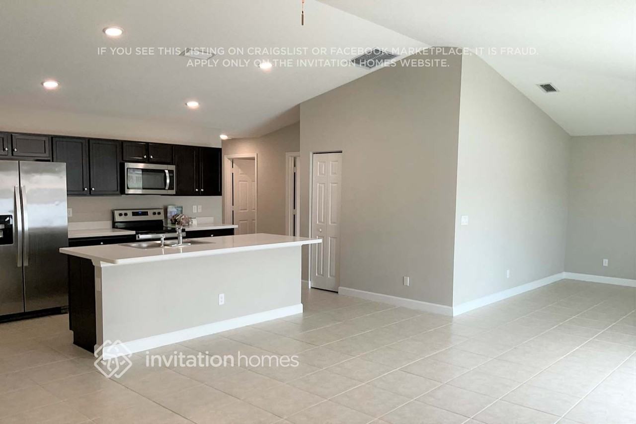 579 Lafayette St Sw - Photo 5 of 17
