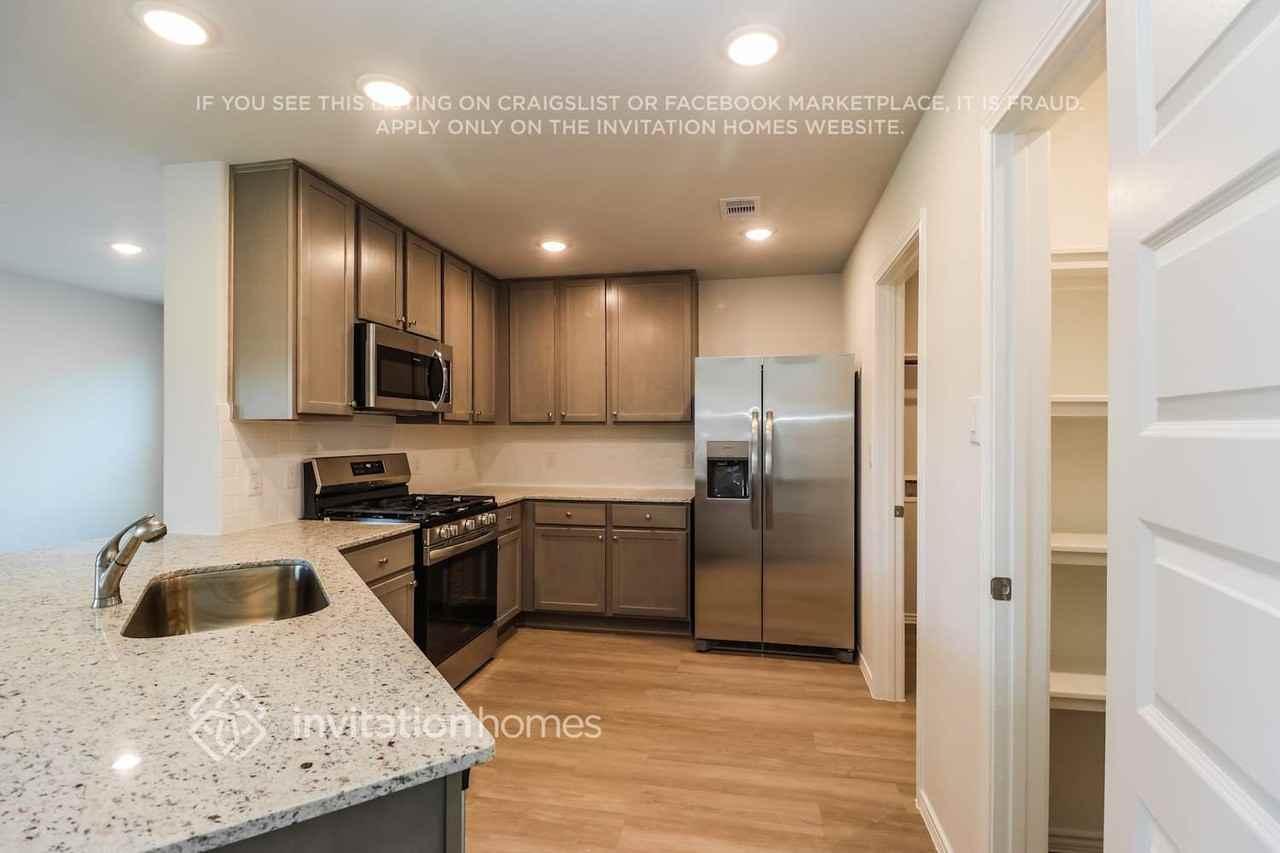 10822 Cloudless Ct - Photo 7 of 18