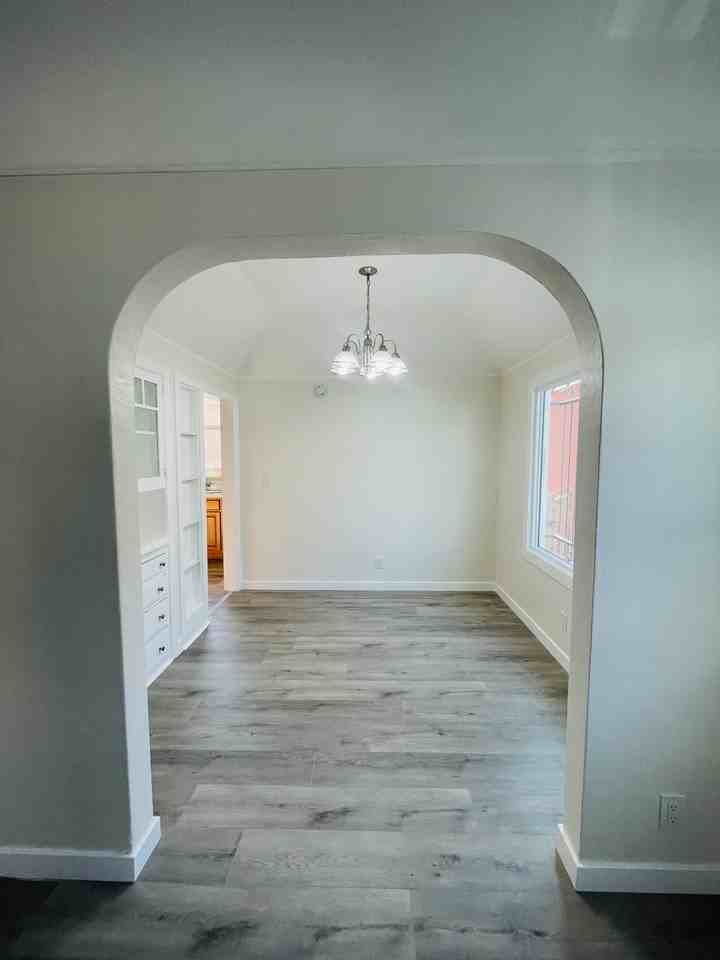 $2,200 2br - Modern Comfort Meets Classic Vibes – Renovated 2BR Apartment East Hollywood! - Photo 6 of 24