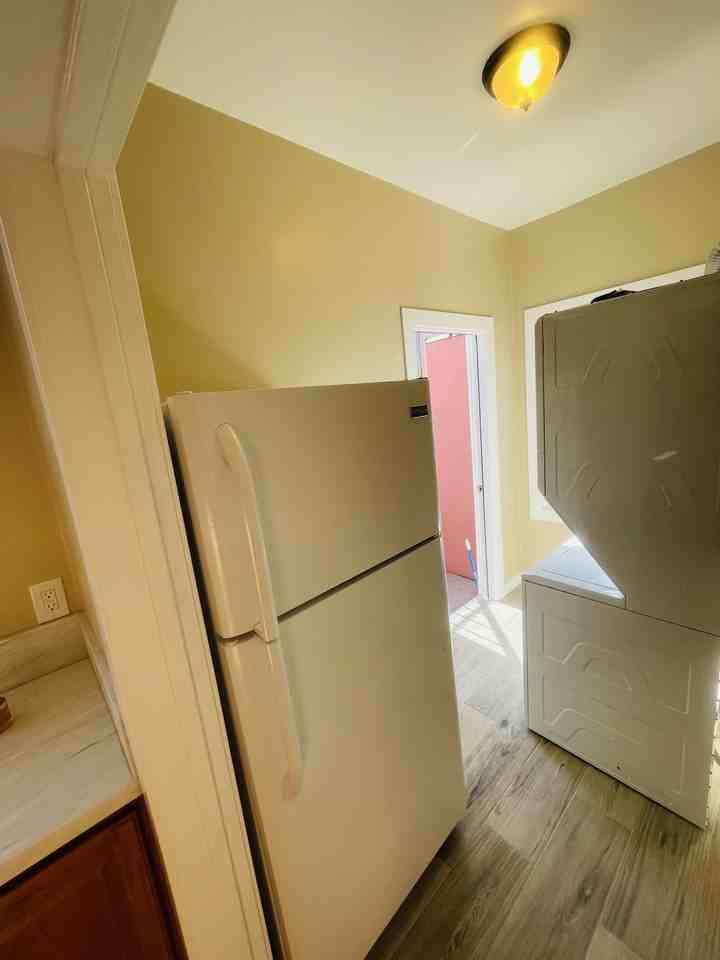 $2,200 2br - Modern Comfort Meets Classic Vibes – Renovated 2BR Apartment East Hollywood! - Photo 4 of 24