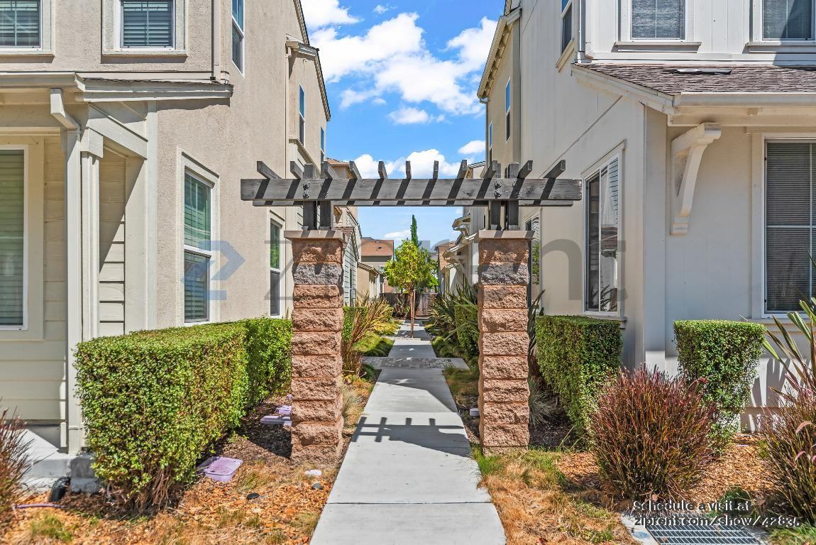 8539 Jetty Way - Photo 2 of 40