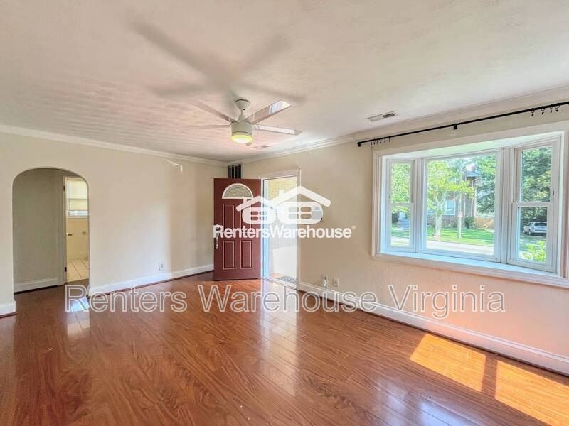 1507 Maury Cres - Photo 3 of 32