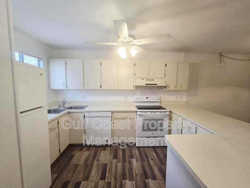 6033 34th St W #11 - Photo 3 of 19