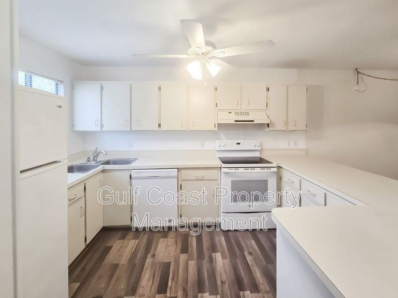 6033 34th St W #11 - Photo 4 of 19