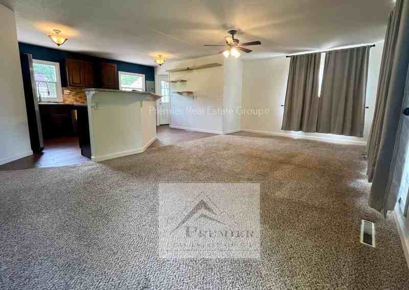 1437 Howard Ave - Photo 3 of 18