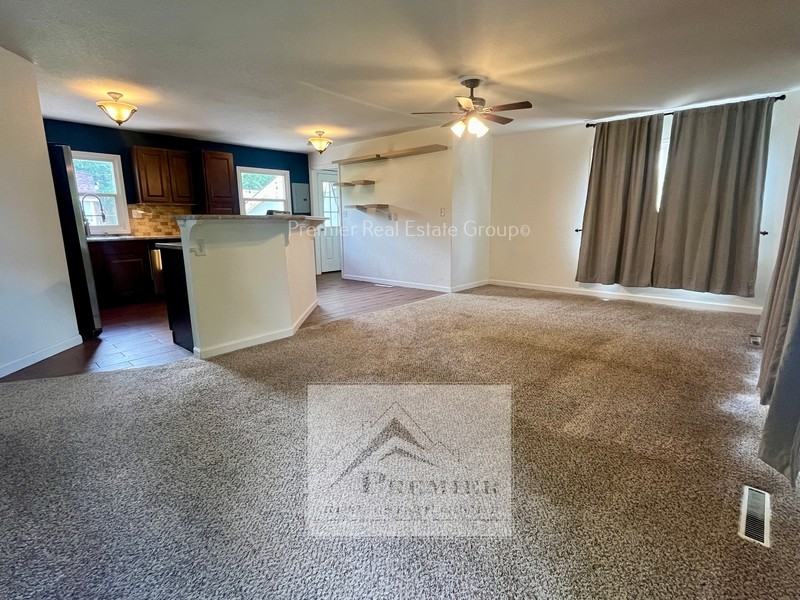 1437 Howard Ave - Photo 4 of 18