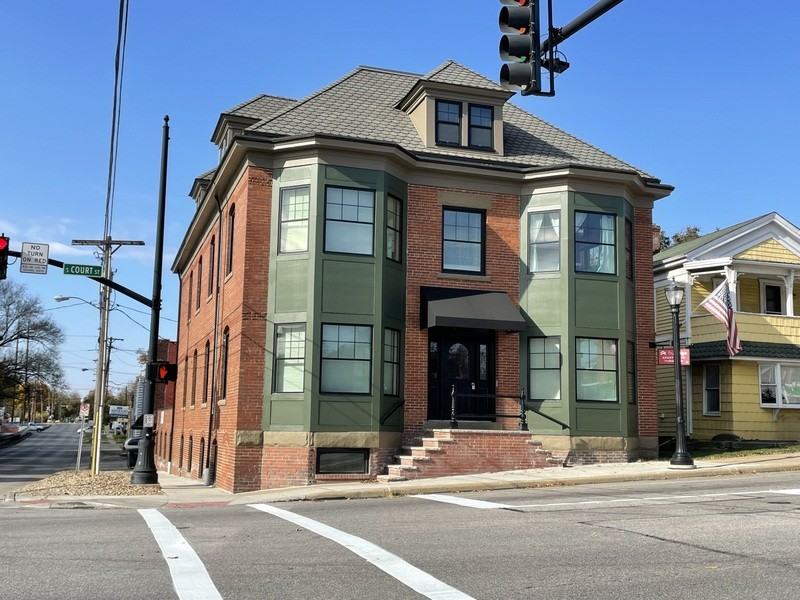 281 S Court St - Photo 3 of 16
