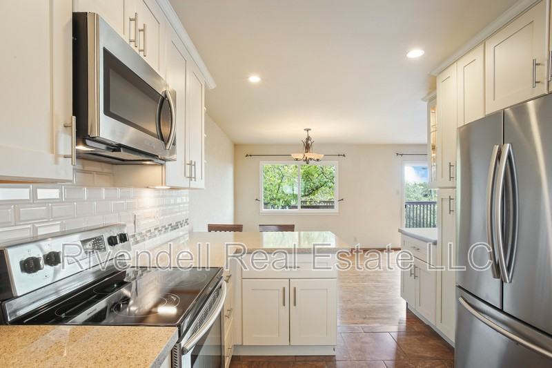 130 Castleton Way - Photo 3 of 17