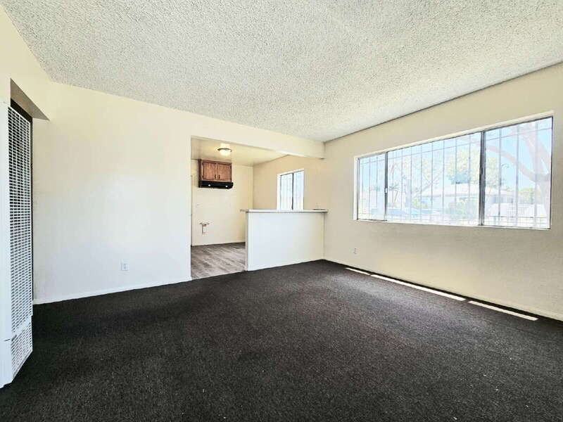 8866 Wall St - Photo 4 of 12