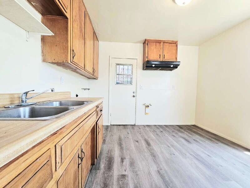 8866 Wall St - Photo 6 of 12