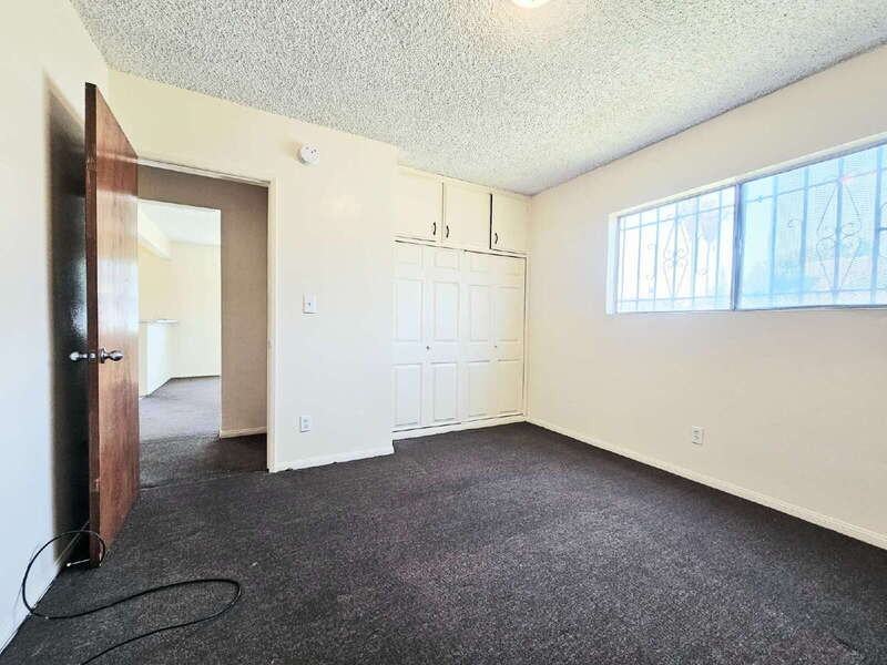 8866 Wall St - Photo 7 of 12