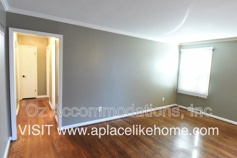 8870 Westbrooke Dr - Photo 6 of 33
