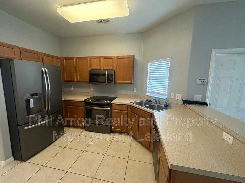 4182 Winding Vine Dr - Photo 4 of 17