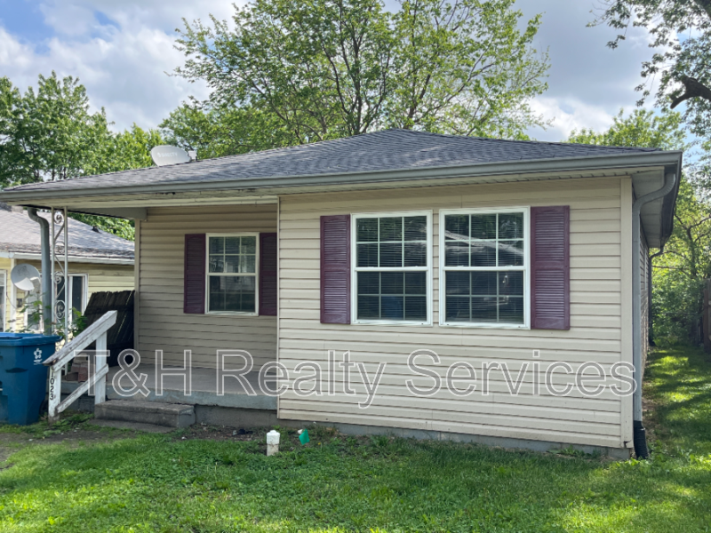 1023 S Worth Ave - Photo 4 of 18