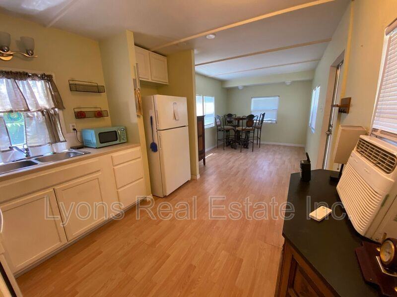 5687 Meadowlark Ln - Photo 3 of 13