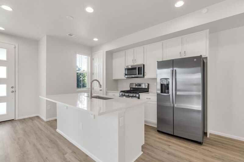 5386 Robb St - Photo 3 of 28