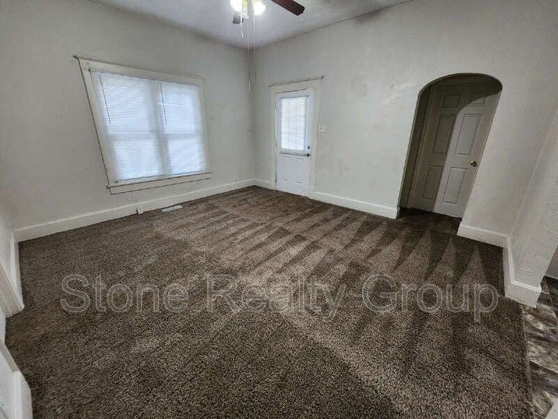 1119 S 11th St - Photo 2 of 10