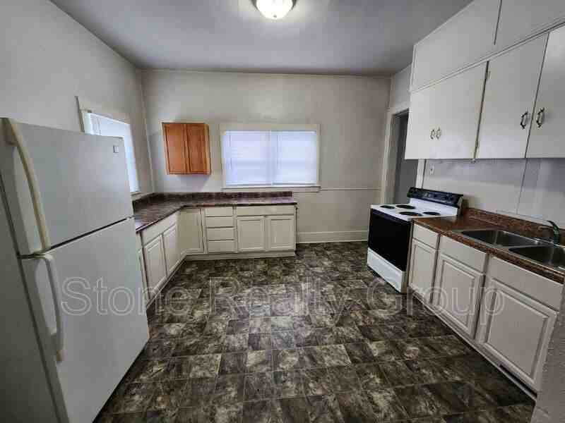 1119 S 11th St - Photo 3 of 10
