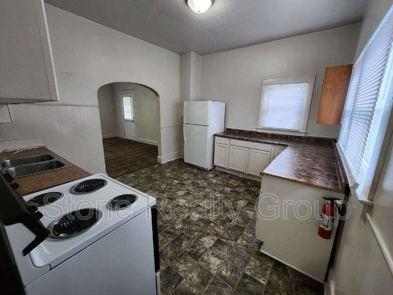 1119 S 11th St - Photo 4 of 10