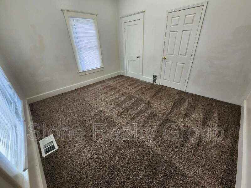 1119 S 11th St - Photo 5 of 10
