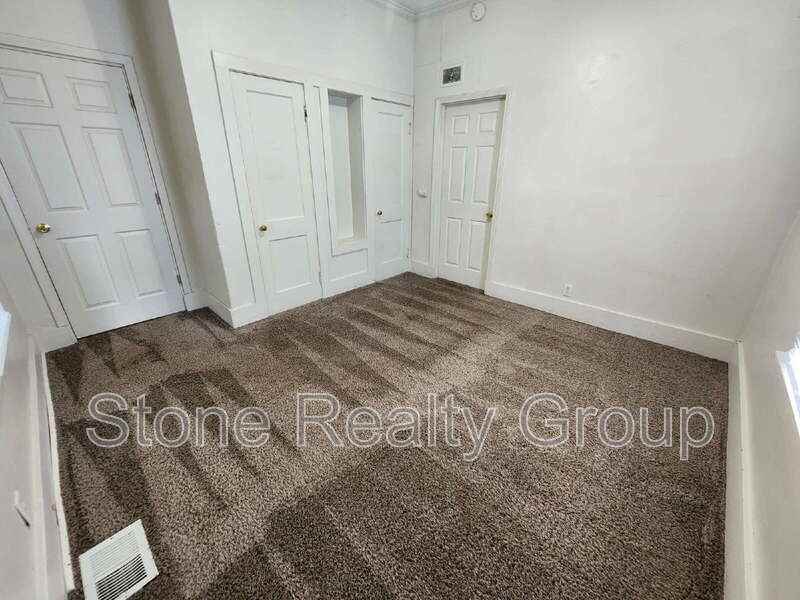 1119 S 11th St - Photo 6 of 10