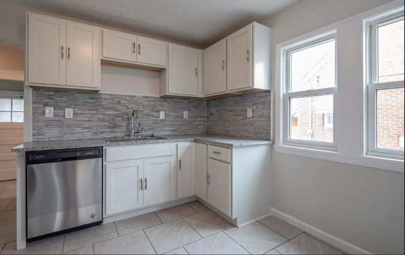 18708 Arrowhead Ave - Photo 2 of 11